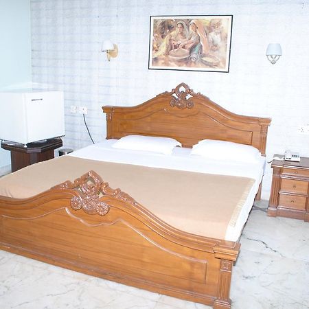 Modipur Hotel Rāmpur Exteriér fotografie