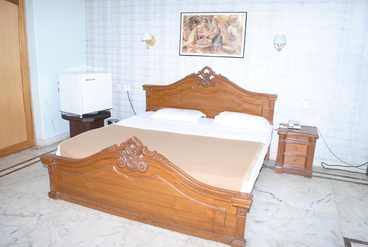 Modipur Hotel Rāmpur Exteriér fotografie