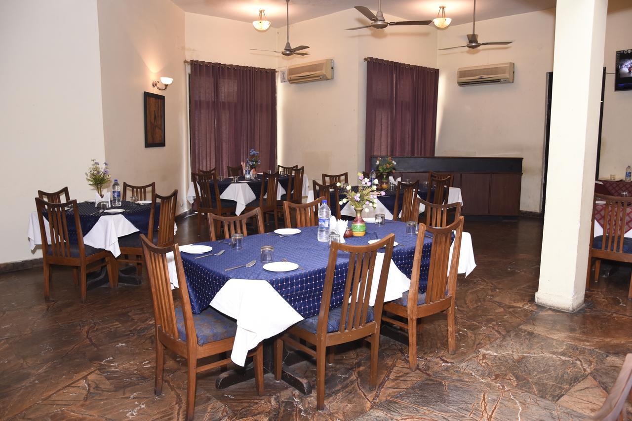 Modipur Hotel Rāmpur Exteriér fotografie